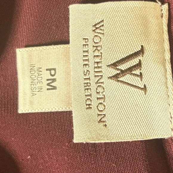 Elegant Burgundy Women's Top - Picture 6 of 7